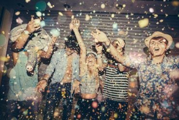 teen partying 2000x1200