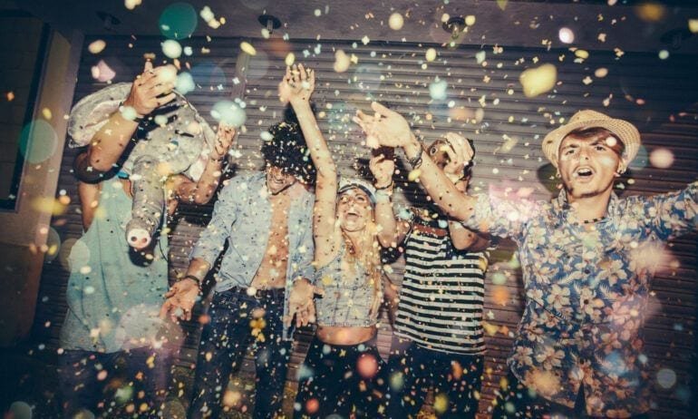 teen partying 2000x1200