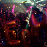 party friends in night club with yeah balloons and confetti rlpz7udwx thumbnail full01