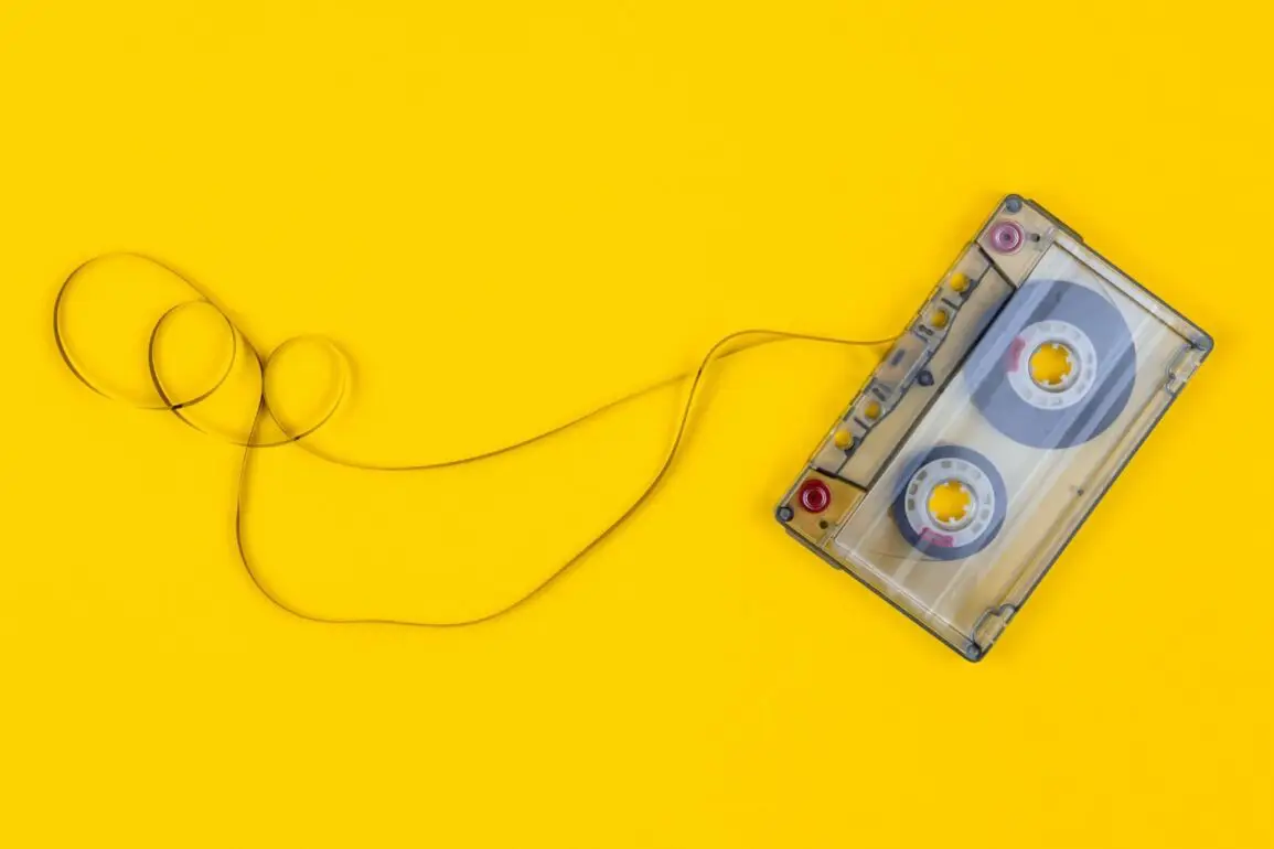 yellow cassete